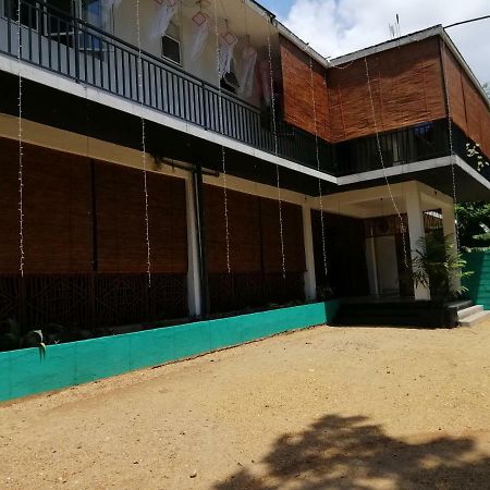 Macnara Travellers Inn Ratnapura Exterior foto