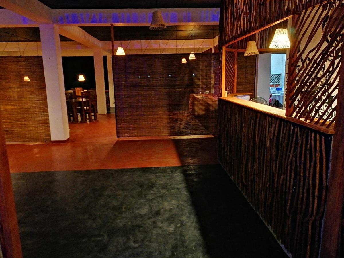 Macnara Travellers Inn Ratnapura Exterior foto